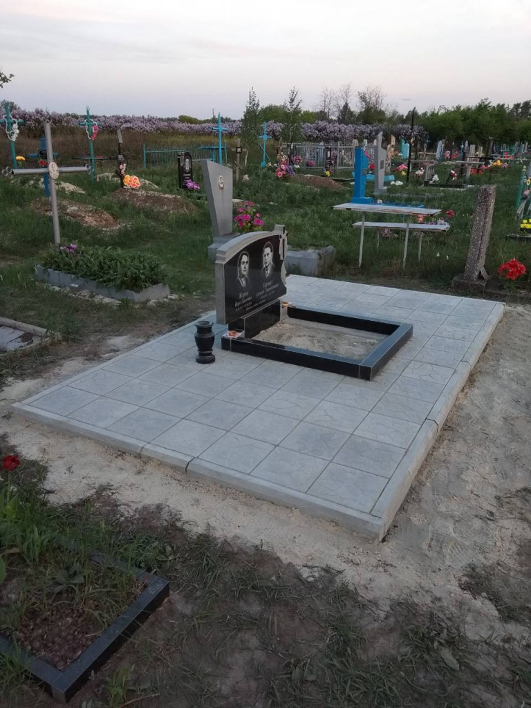 Монтаж гранитных памятников на могилу в Харькове Аrgest-stone.com.ua