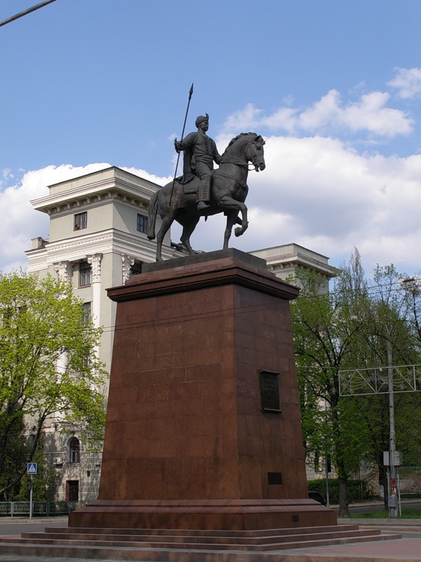 Памятник Харькова 3