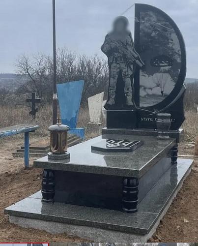 Фото Памятник военному №14